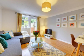 Modern 2 Bed House Sleeps 6 Southam Town Centre - Inspire Homes Ltd